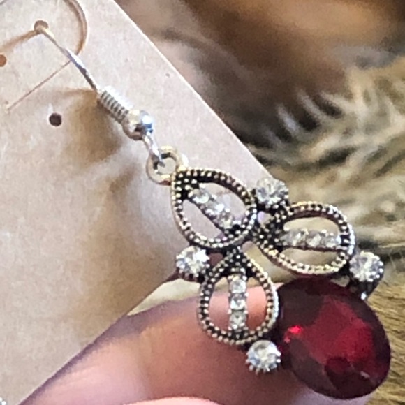 Victorian style ruby red rhinestone drop earrings - Picture 2 of 4